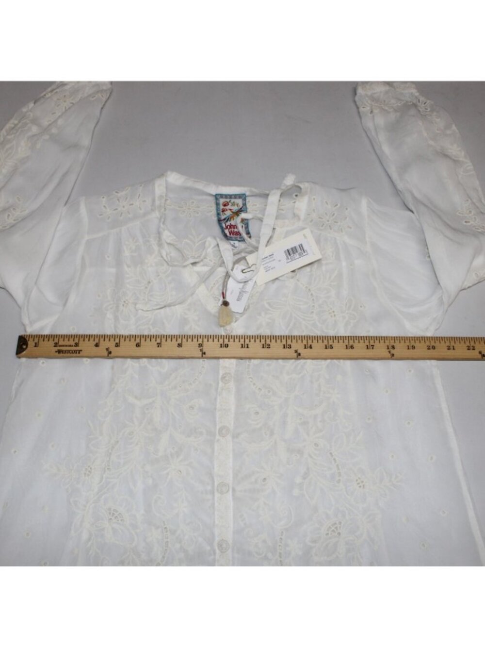 Johnny Was Top $275 Monroe Sz S White Embroidered 100% Rayon Poly Top - Picture 10 of 11